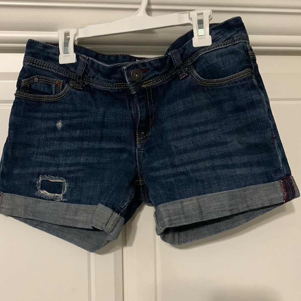 Aeropostale jean shorts. Side 3/4